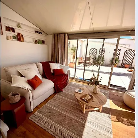 L Indecent Apartment *